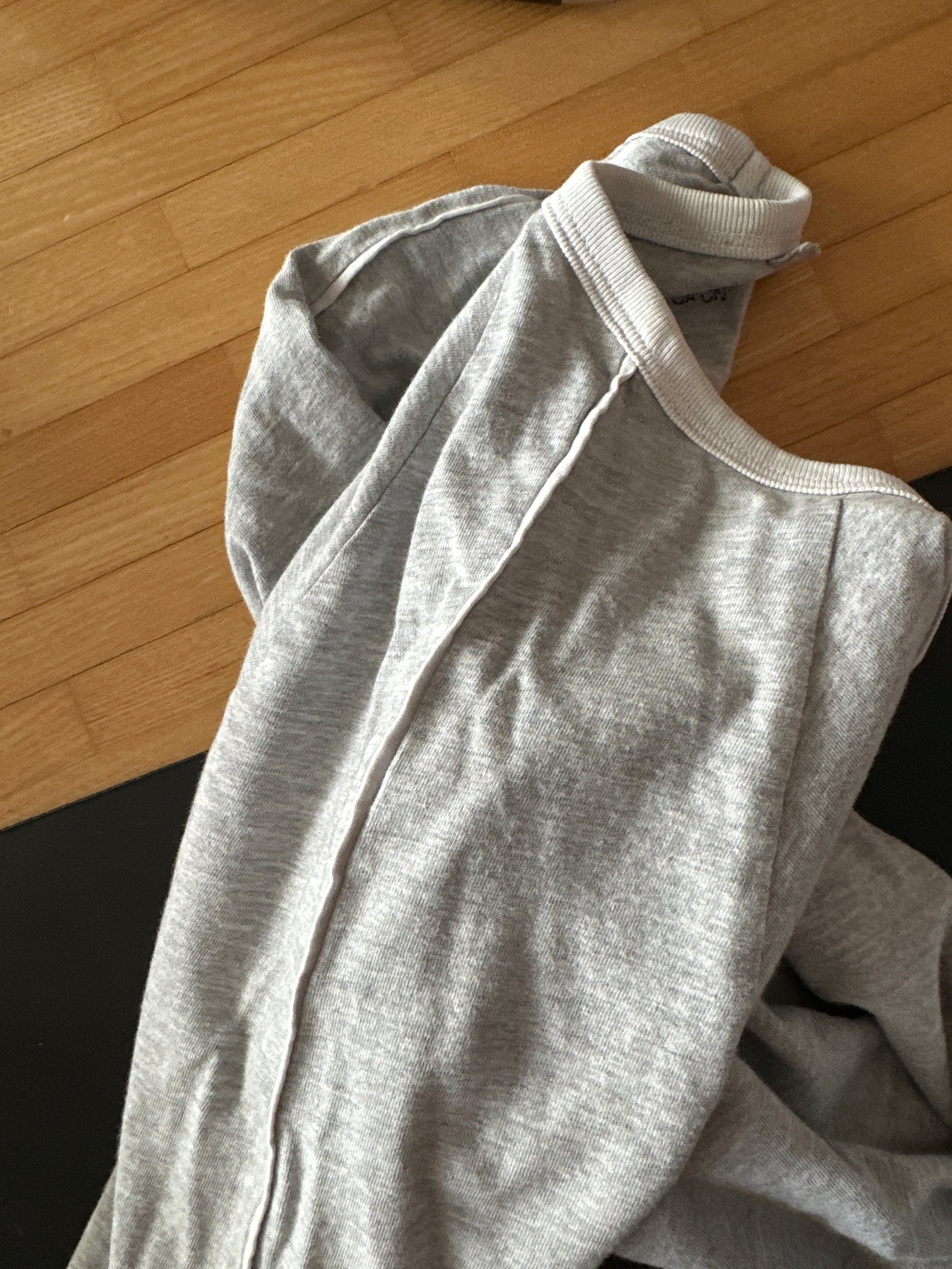 Gray Shirt with white details | Bern