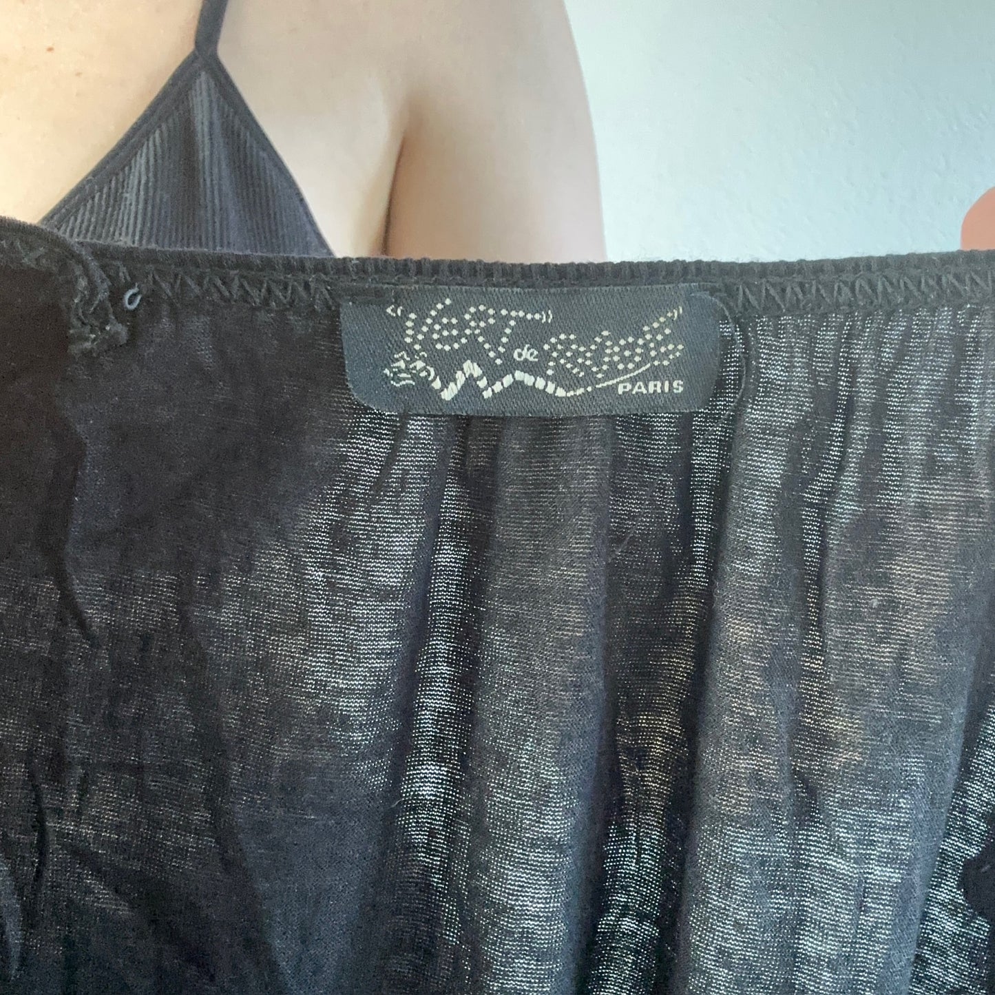 Y2K Schwarzes Top mit süßem Detail vorne | Bern