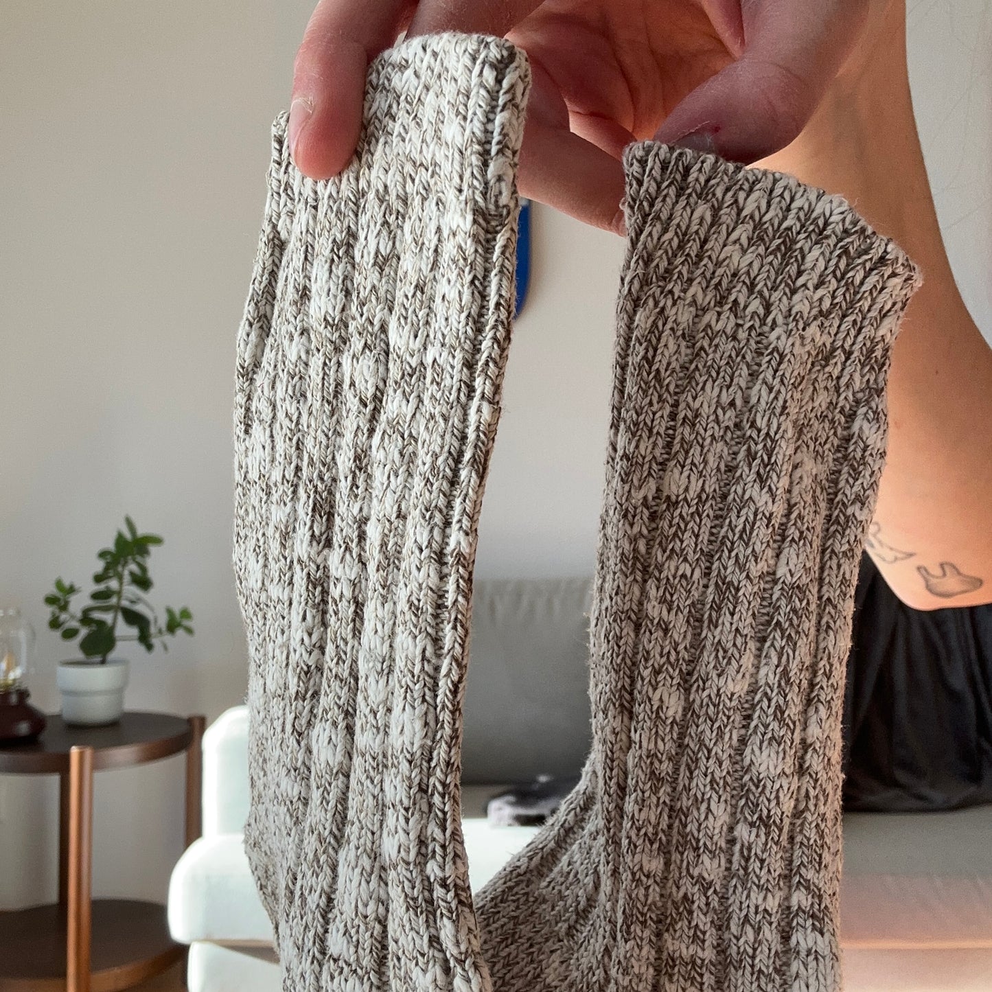 Chaussettes blanches avec détails bleus et jaunes