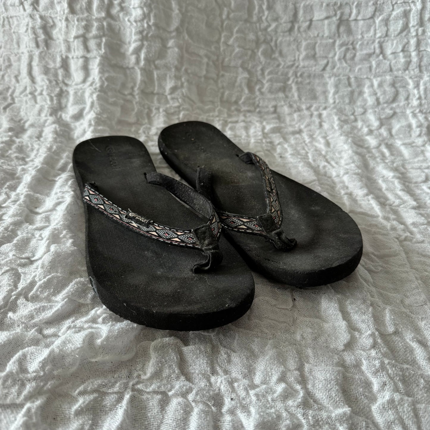 Schwarze Flip-Flops