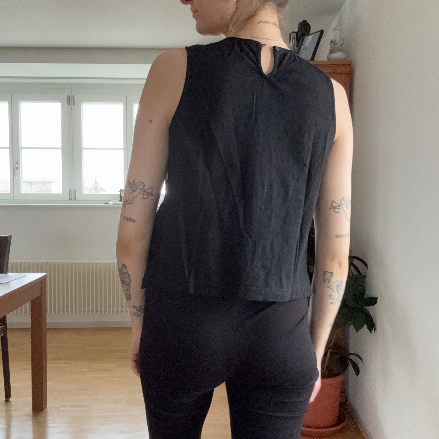 Schwarzes Top | Bern