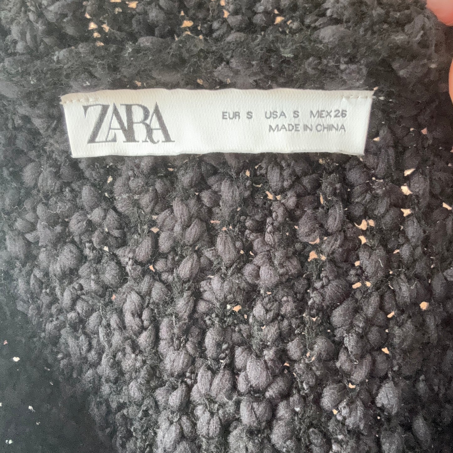 Pull court en maille noire