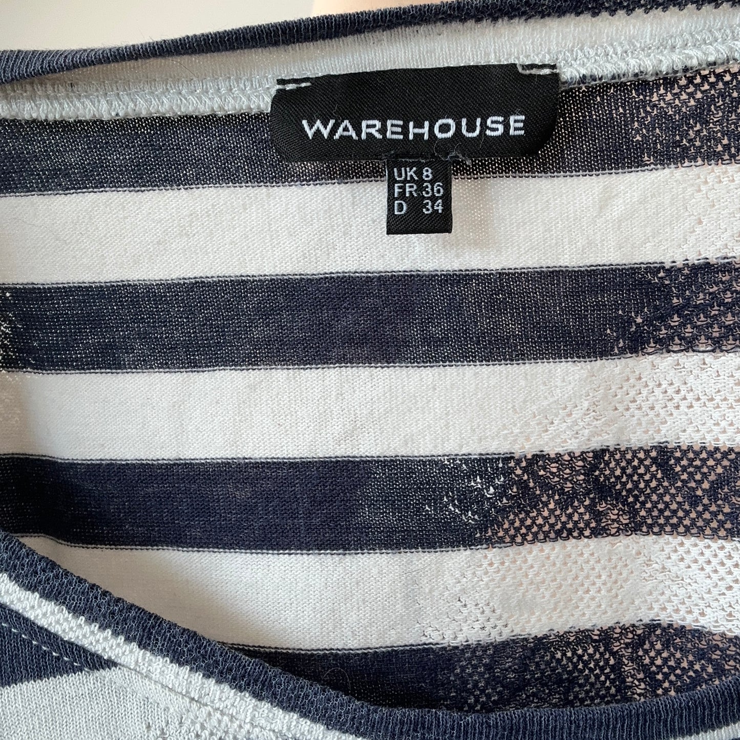 Blau-weiss gestreiftes Top