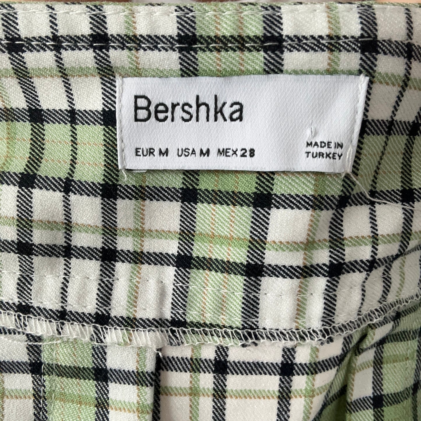 Jupe à carreaux et rayures vertes, blanches et noires | Bern