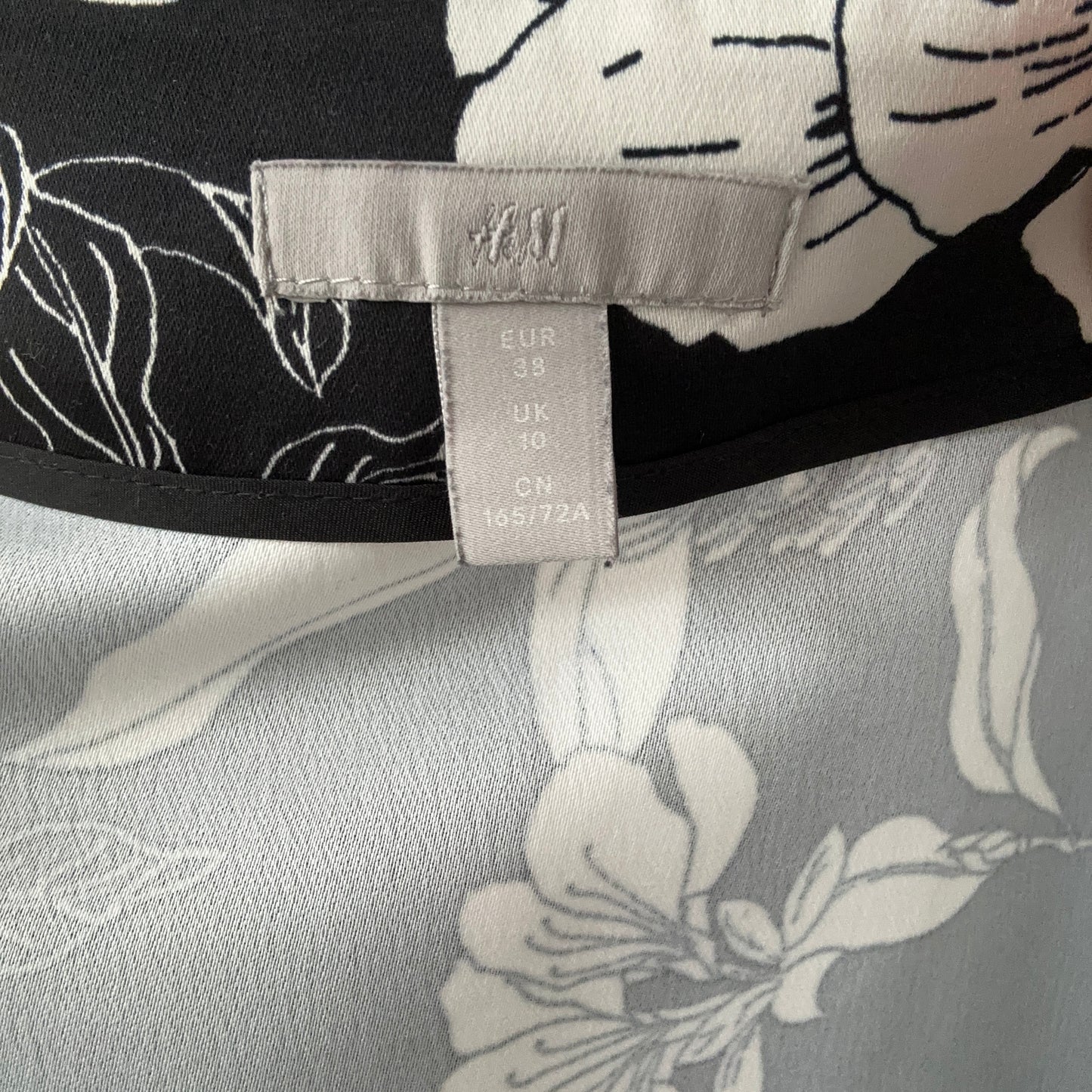 Jupe noire à fleurs blanches | Berne