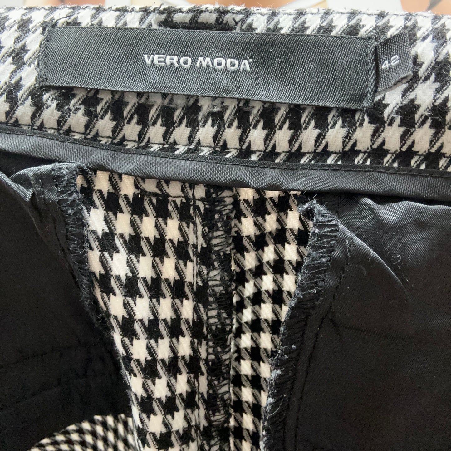 Black and white Pants | Bern