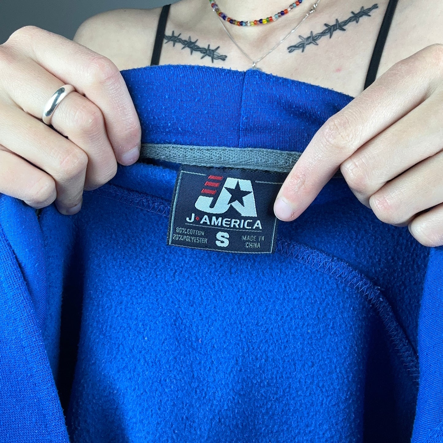 Sweat à capuche bleu