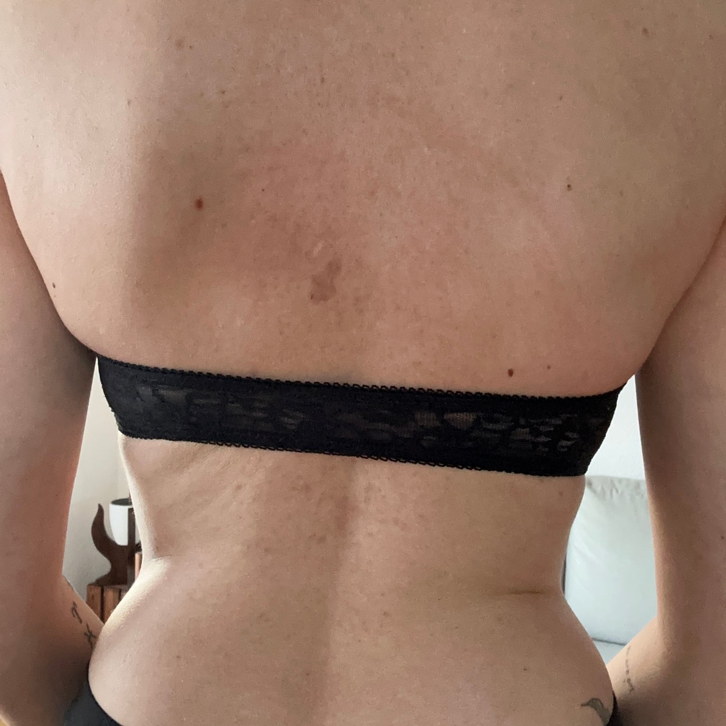 Schwarzes Bandeau Top mit süßen Glitzersteinen