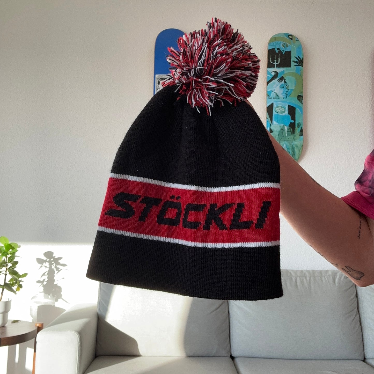 Chapeau Stöckli noir et rouge