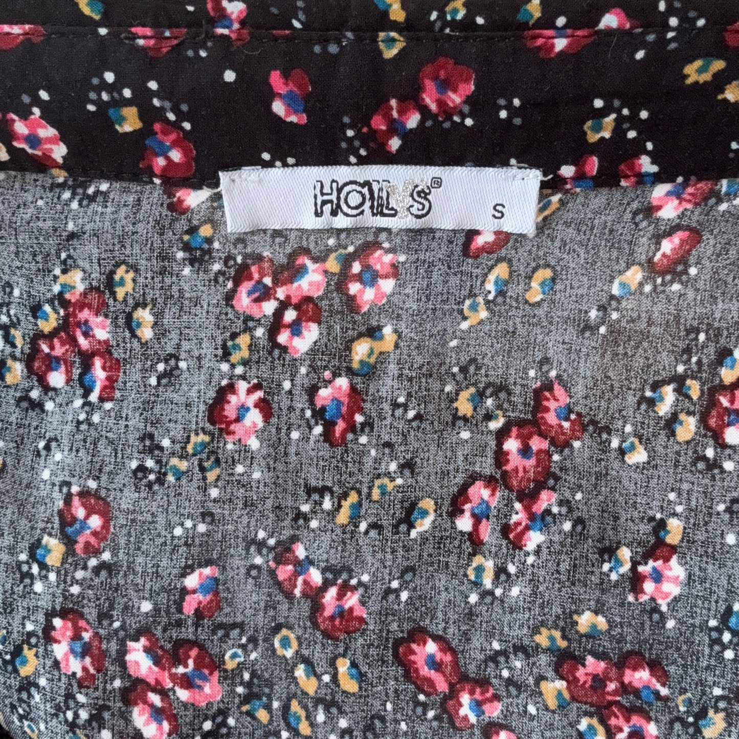 Schwarze Bluse mit rosa Blumenmuster | Bern