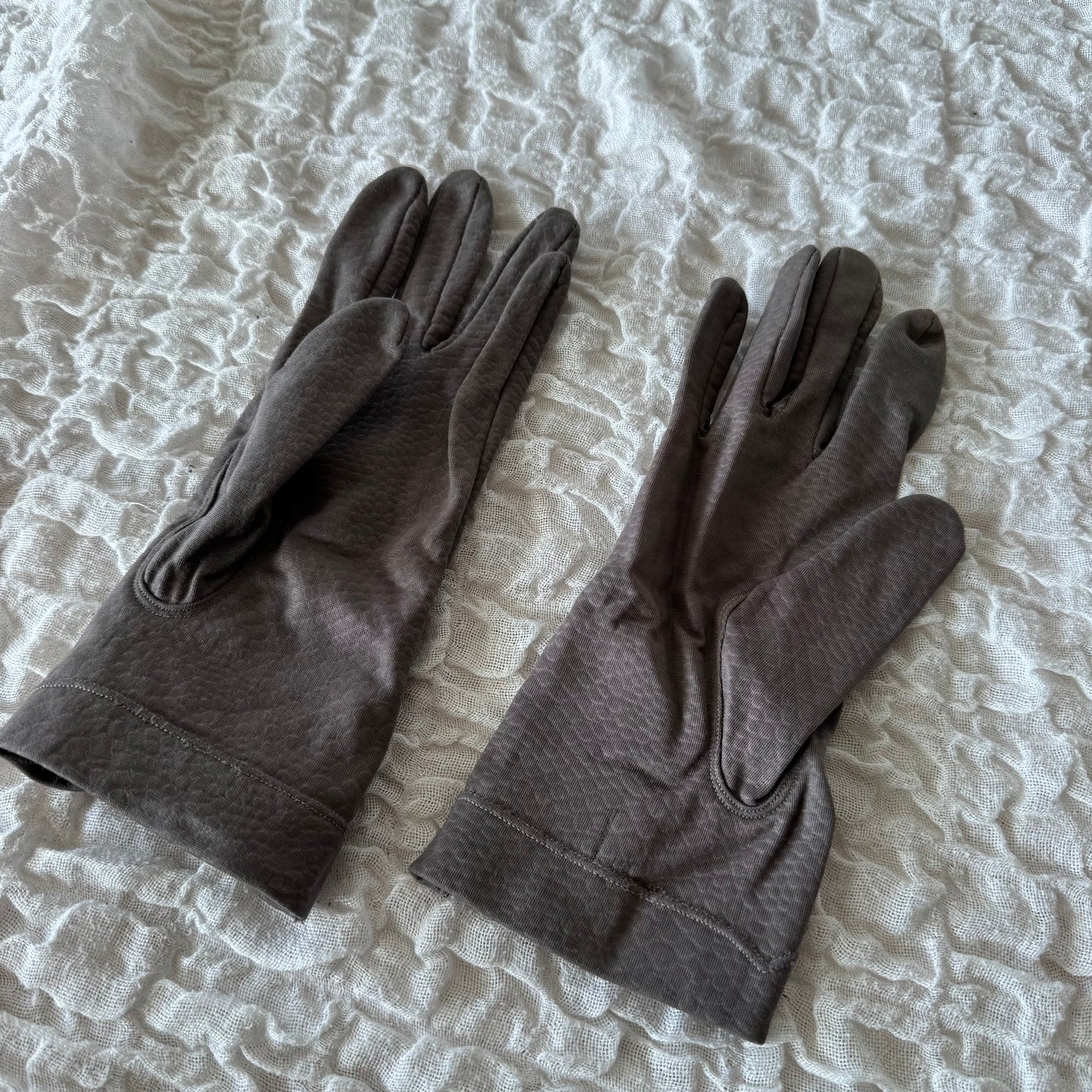 Graue Handschuhe