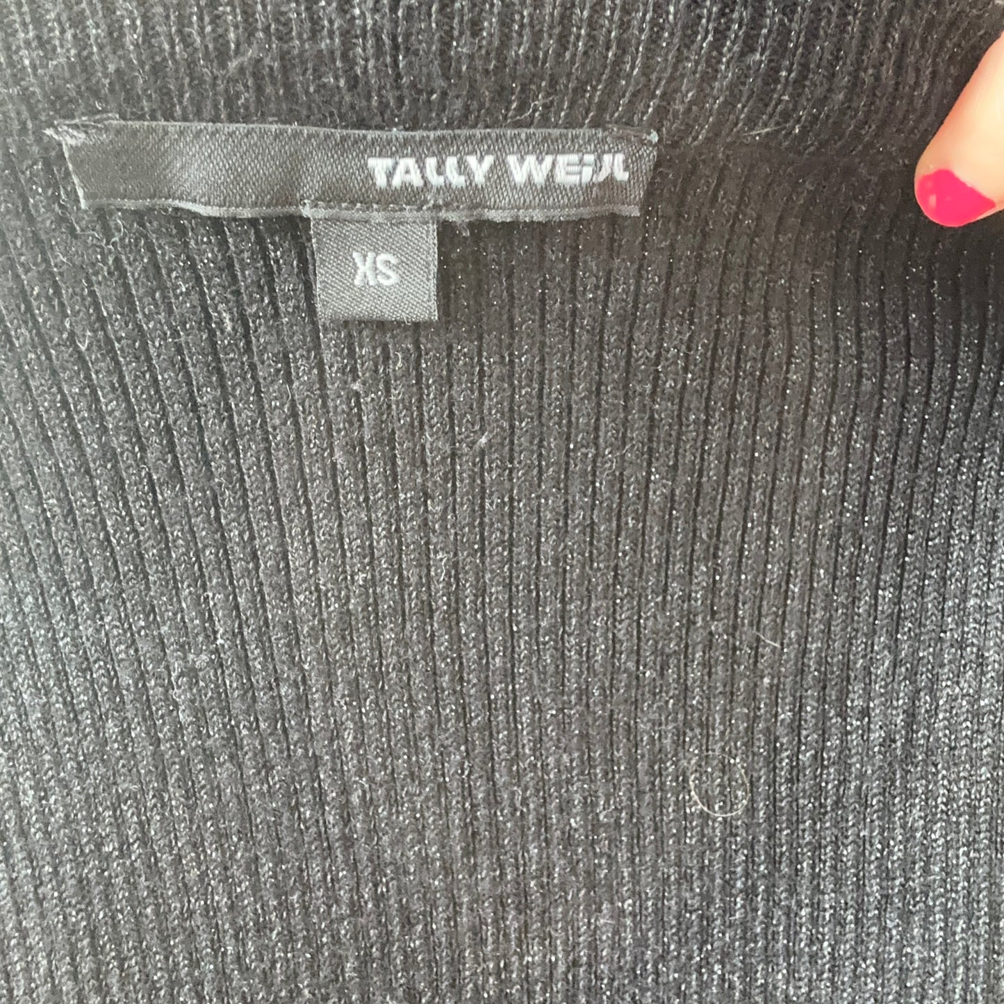 Black Top with cool Cut out | Bern