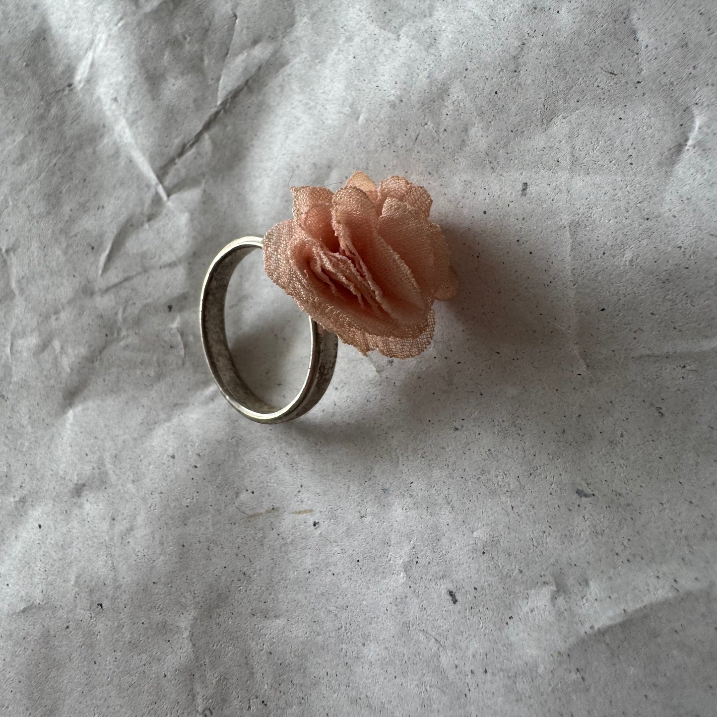 Silberner Ring mit niedlicher Blume
