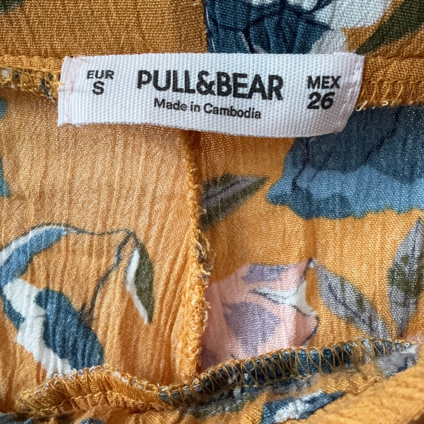 Short jaune à motif floral