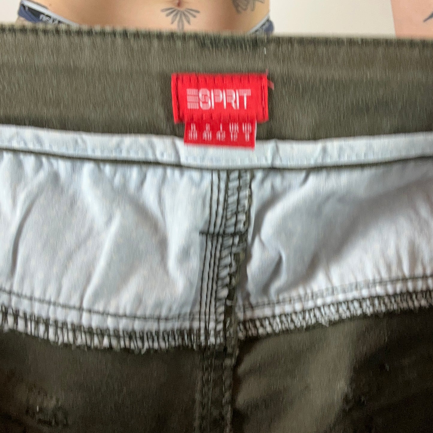 Grüne Cargo-Capri-Jeans im Y2K-Stil