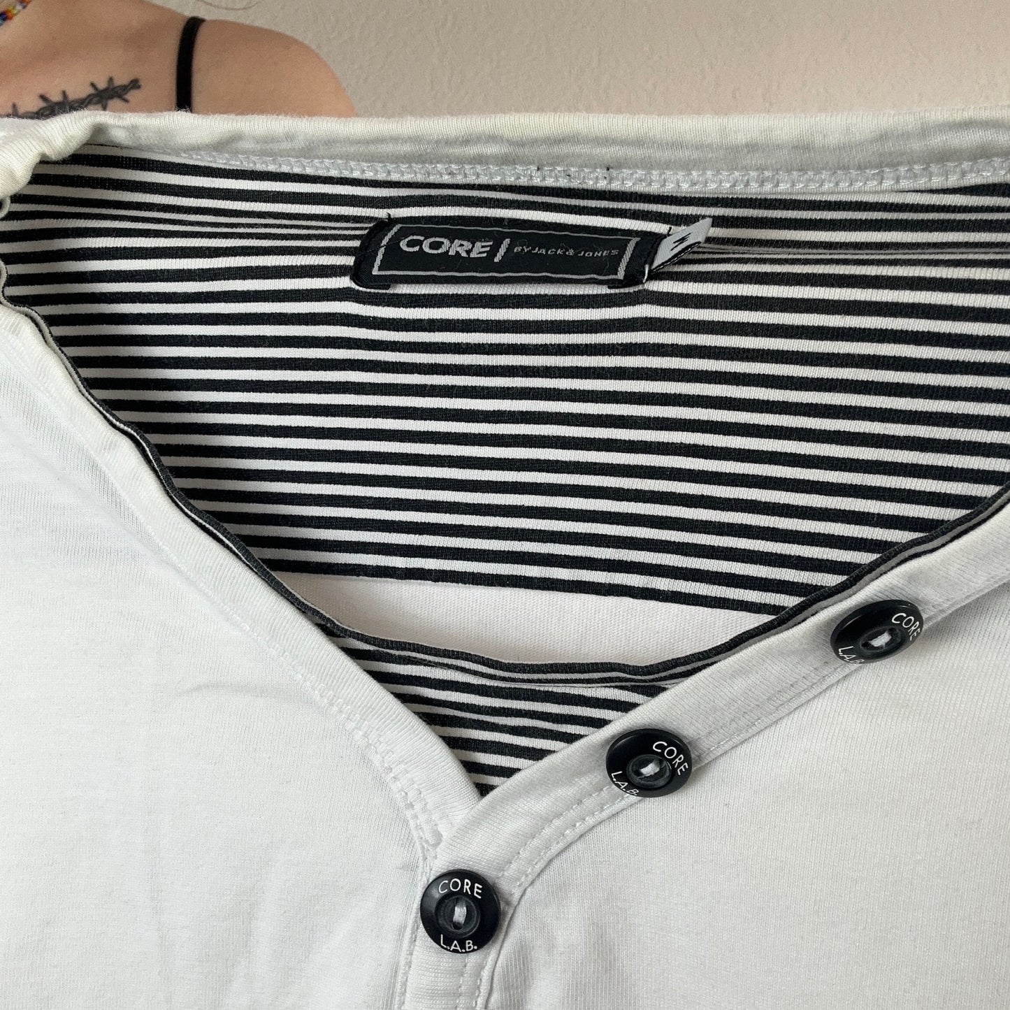 Weißes Langarmshirt