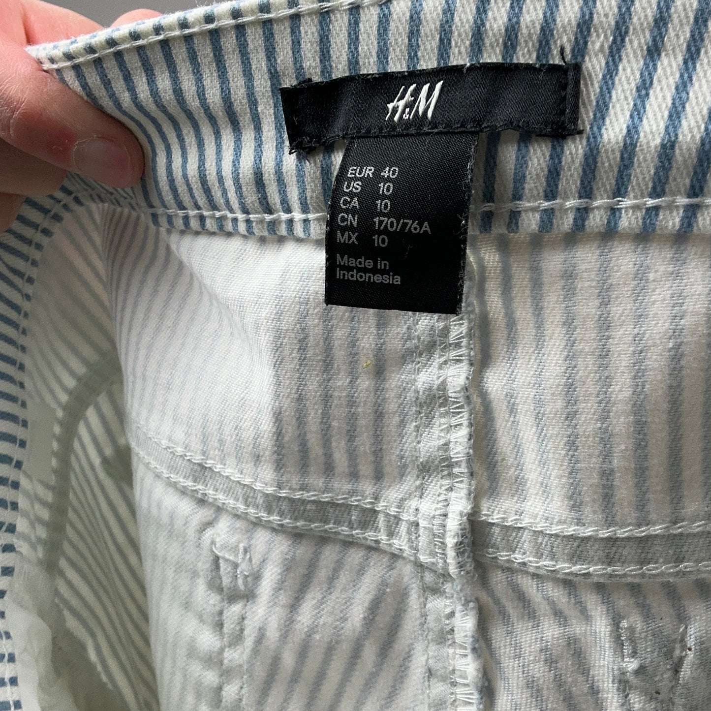 White shorts with blue stripes | Bern