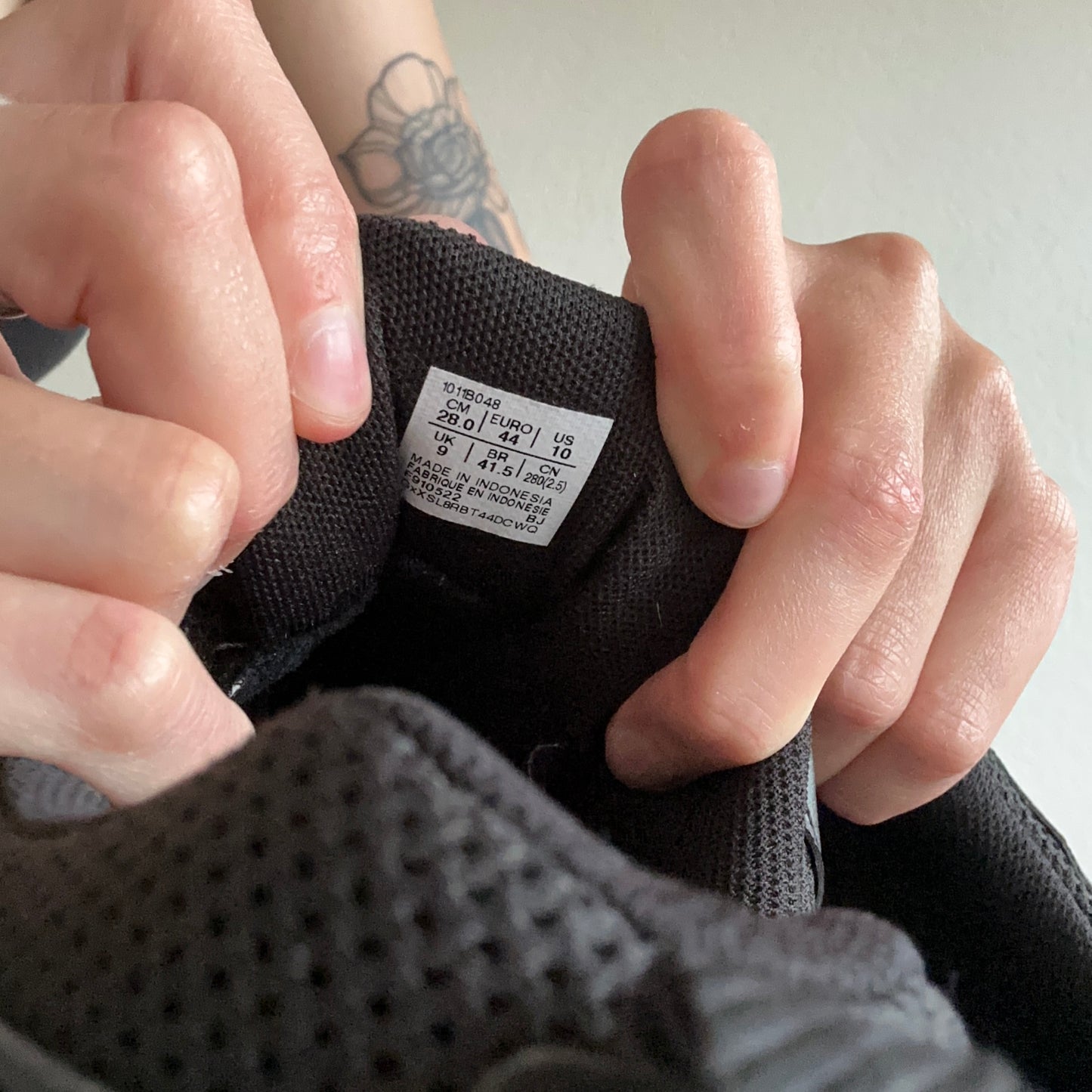 Schwarzes ASICS Gore Tex