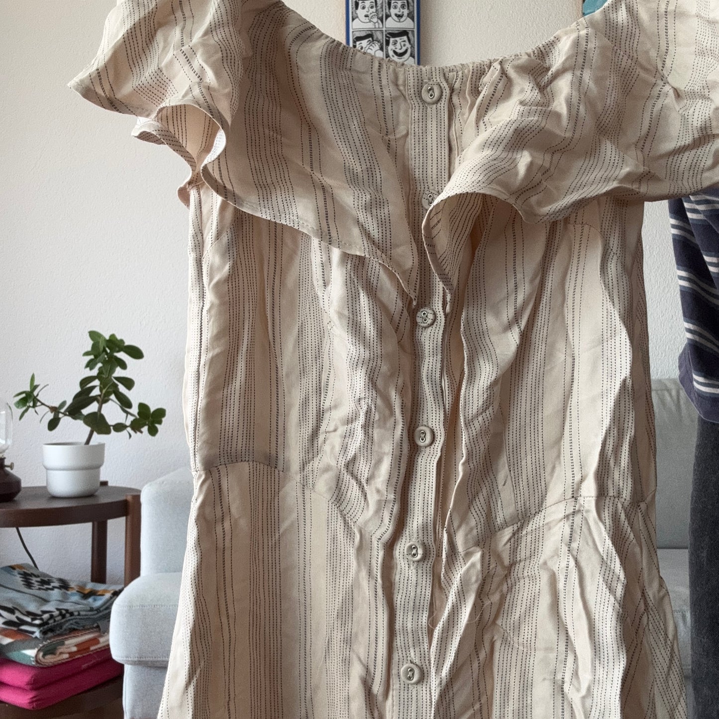 Beiges Kleid