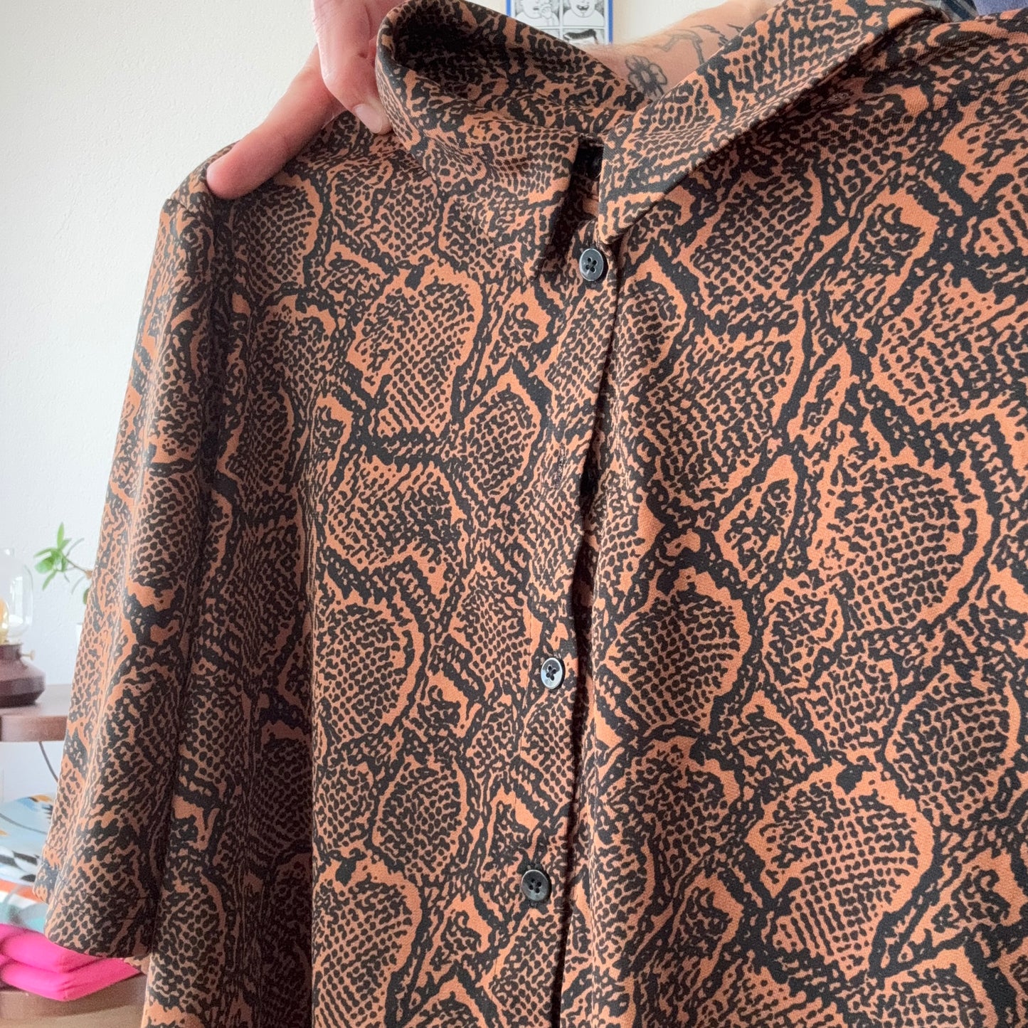 Braunes Hemd / Bluse mit schwarzem Muster