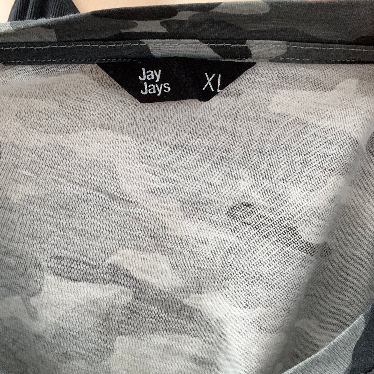 Cropped Gray / Green Shirt | Bern