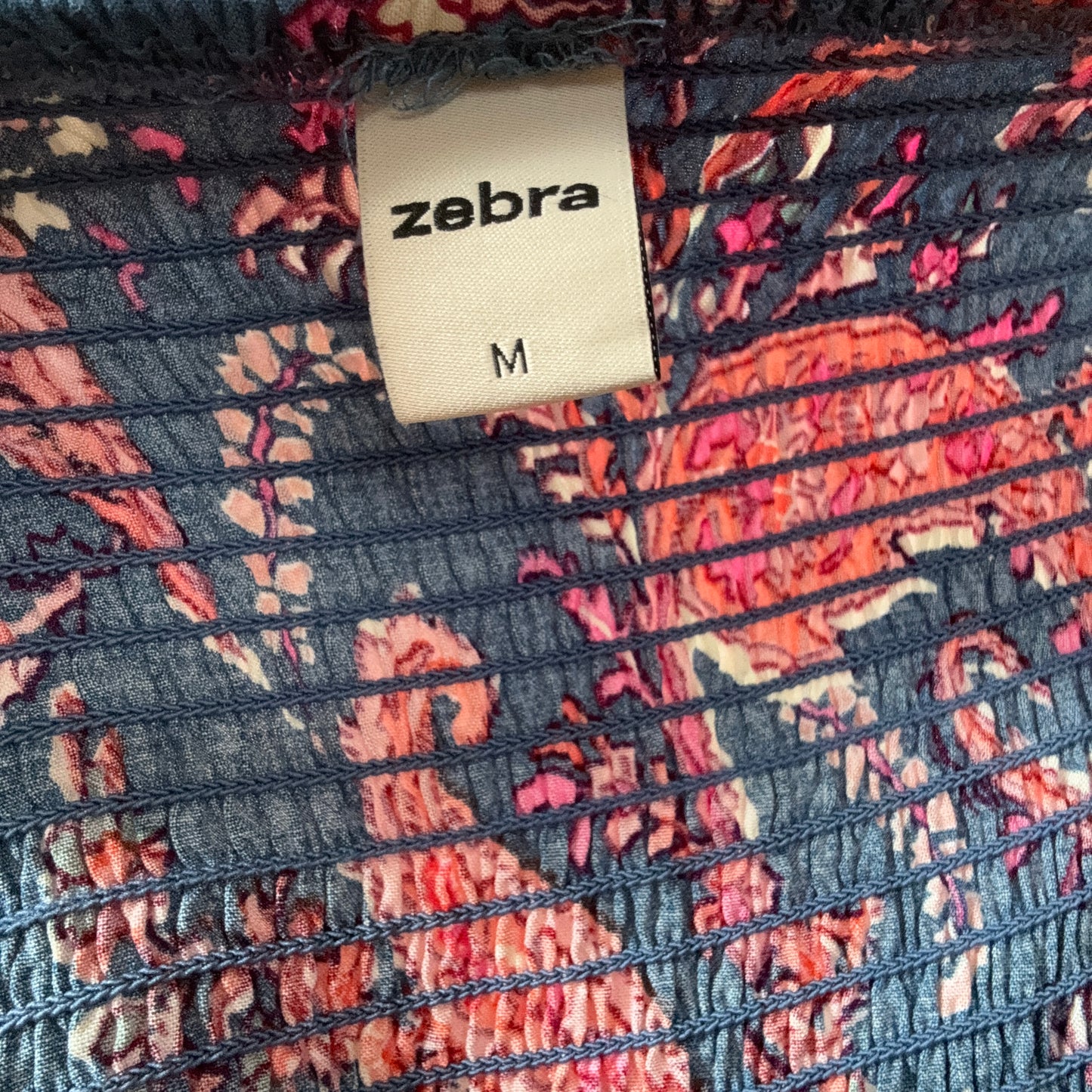 Robe bleue à motif rouge | Bern