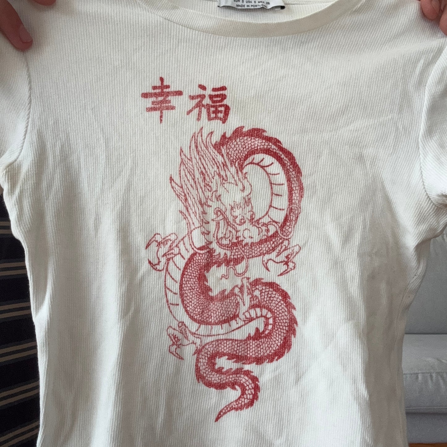 Weißes Cropped-Shirt mit rotem Print