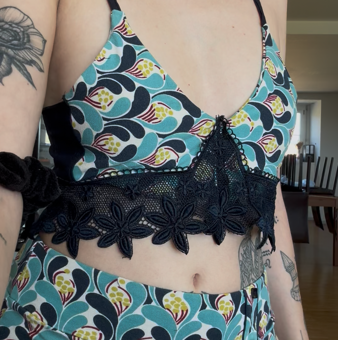 Ensemble Deux Pièces Upcyclé (Haut & Mini-Jupe Asymétrique)