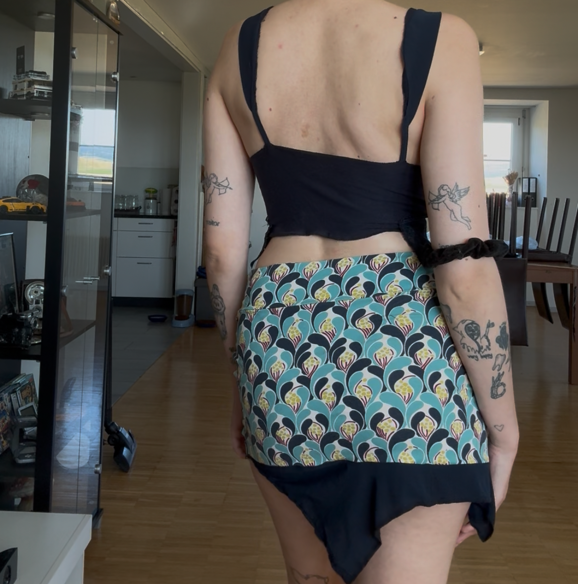 Ensemble Deux Pièces Upcyclé (Haut & Mini-Jupe Asymétrique)