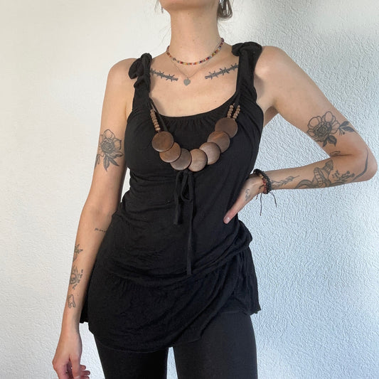 Y2K Black Top with cute detail in the front | Bern