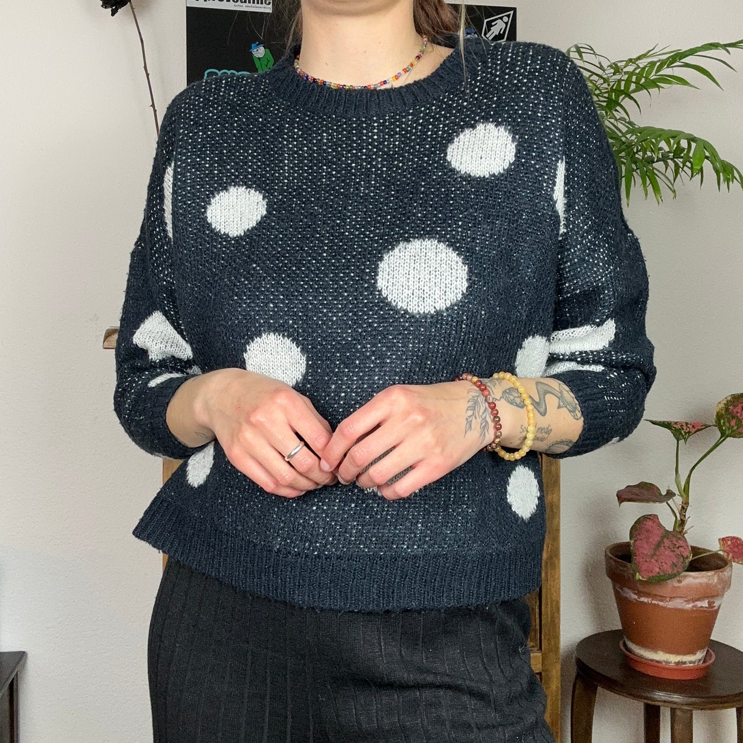 Pull en maille noire à pois blancs | Rangement