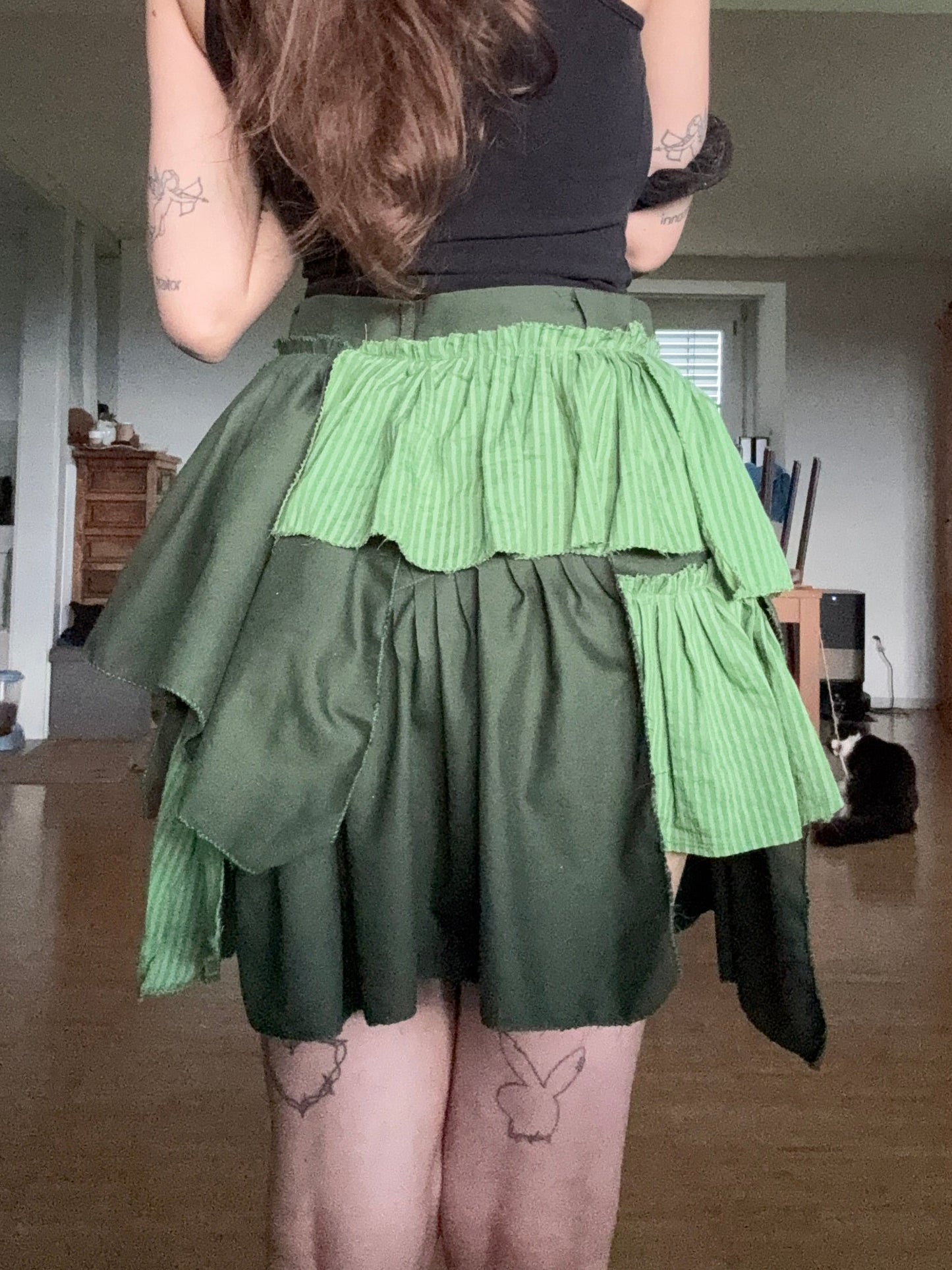 Upgecyclter asymmetrischer Patchwork-Rock – Größe M