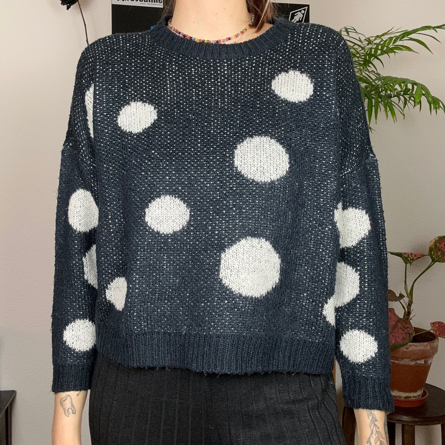 Pull en maille noire à pois blancs | Rangement