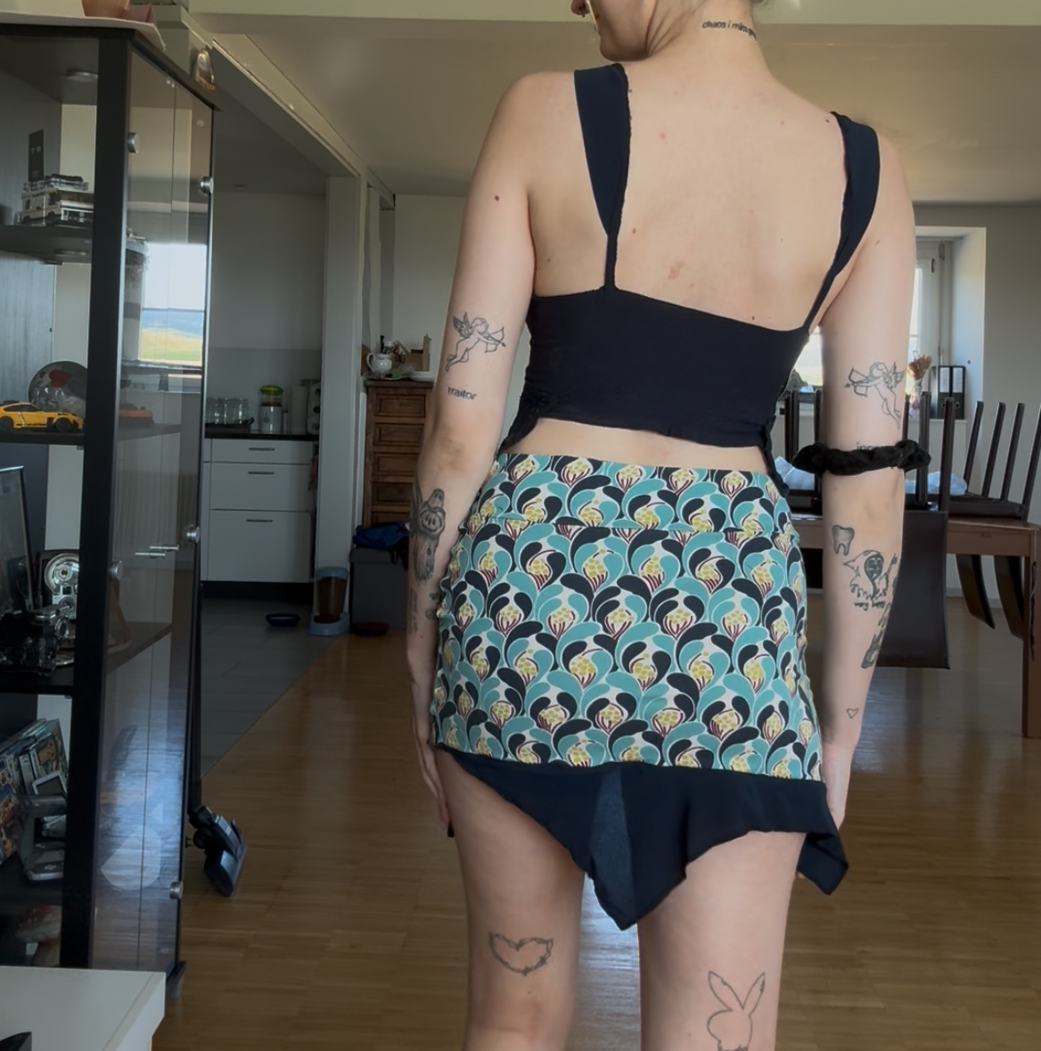 Ensemble Deux Pièces Upcyclé (Haut & Mini-Jupe Asymétrique)