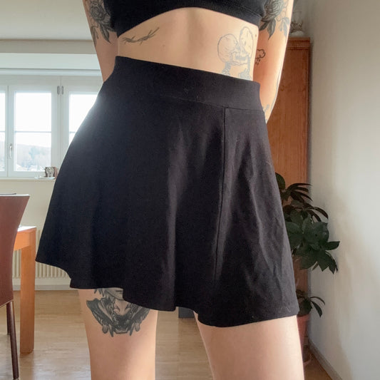 Black Skirt| Bern