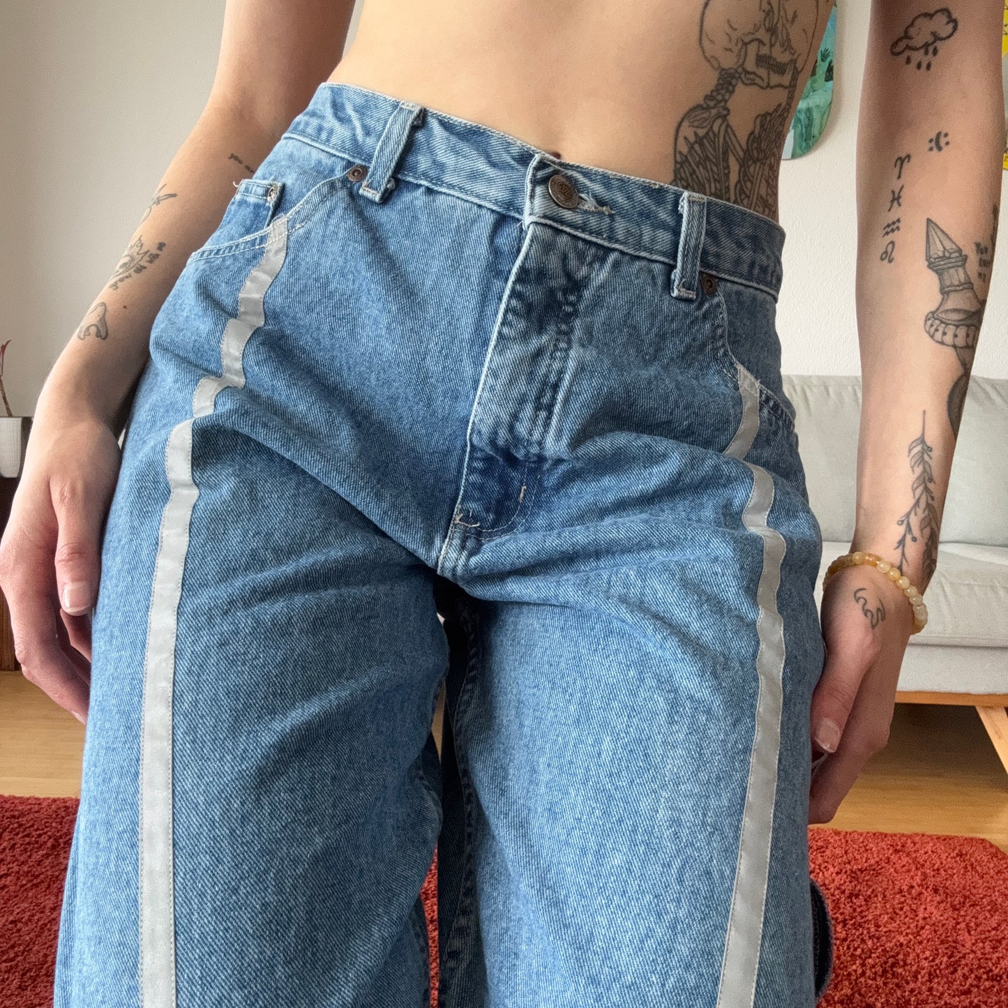 Blue Jeans with reflecting stripes in the front and back and slits left and right | Bern