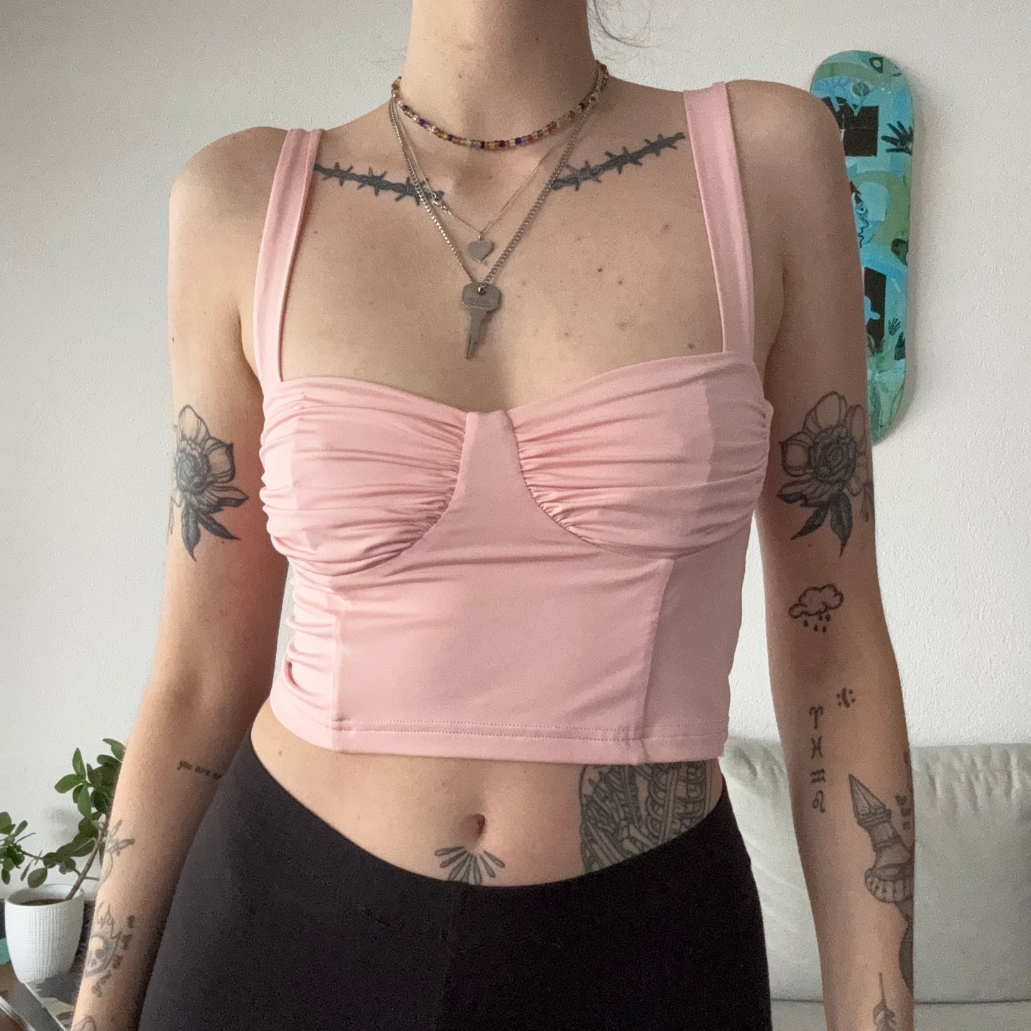 Rosafarbenes, kurzes Top