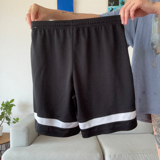 Schwarze Nike-Shorts
