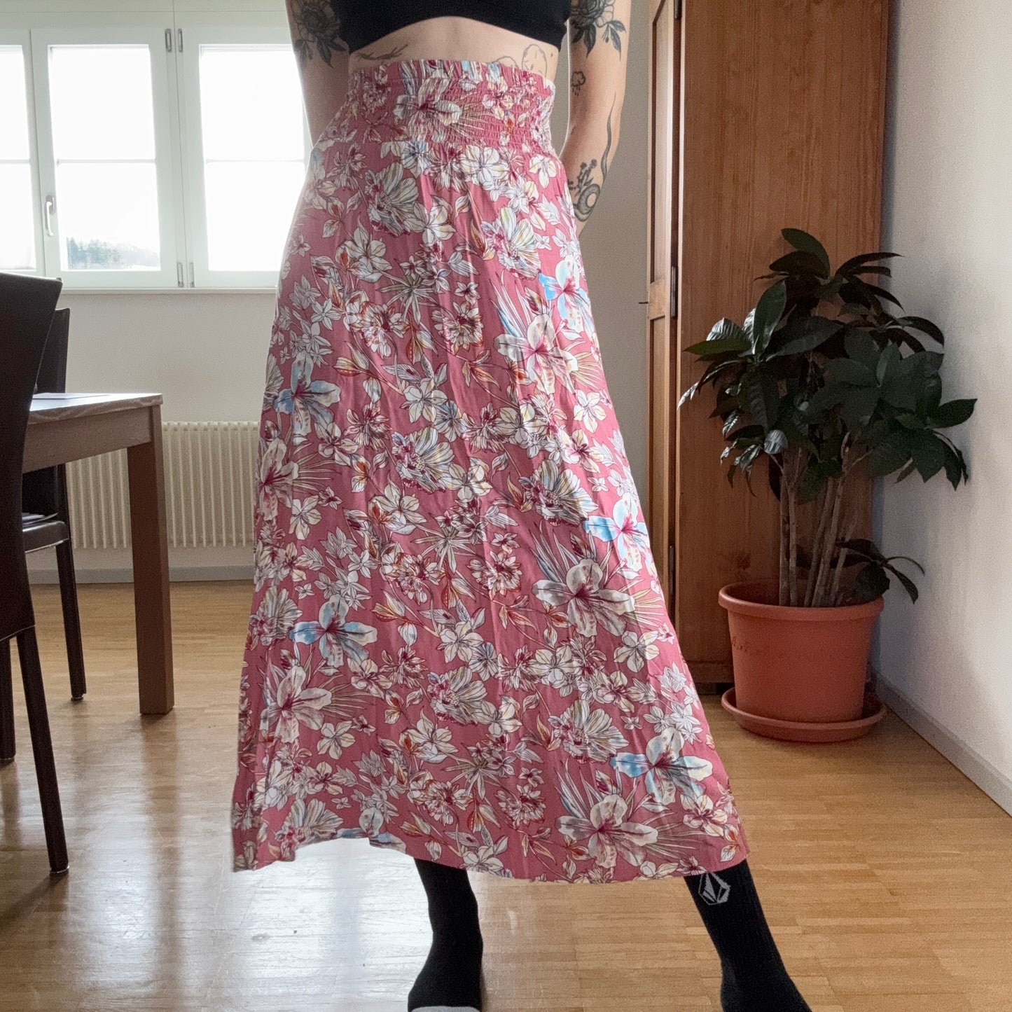 Rosa Rock mit Blumenmuster | Bern