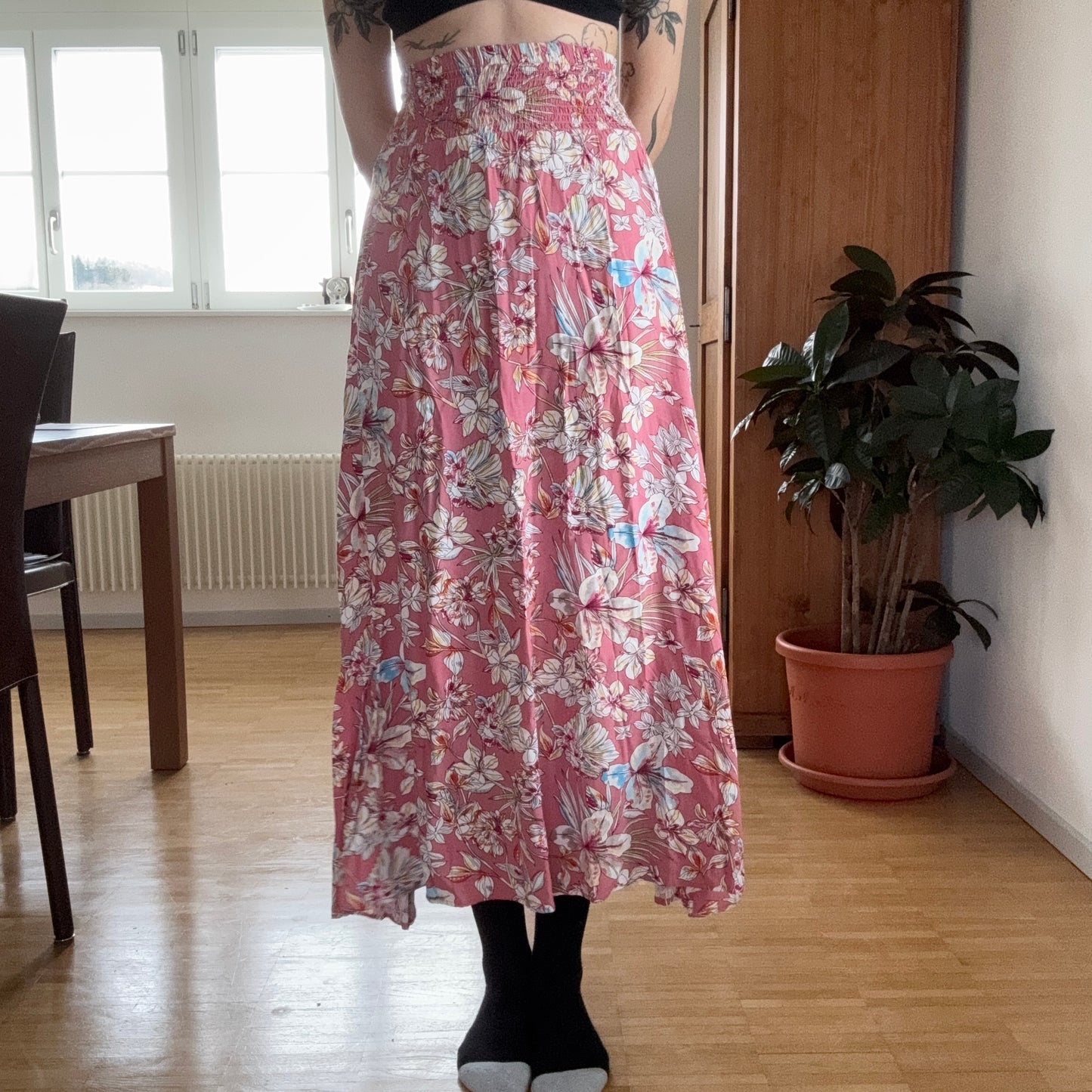 Rosa Rock mit Blumenmuster | Bern