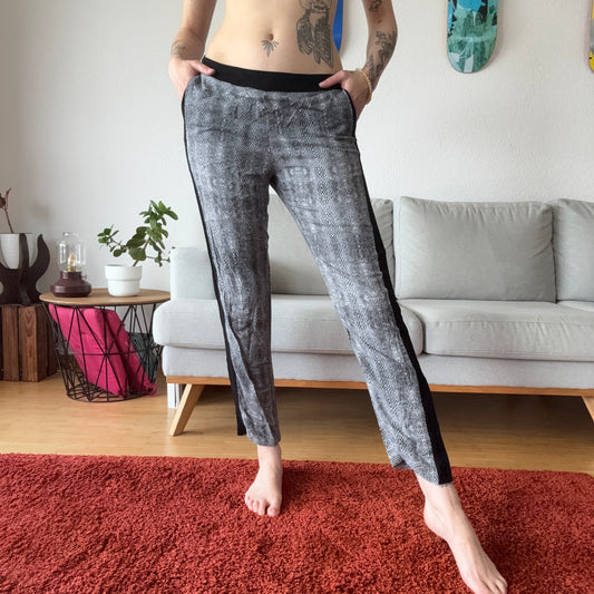Gray Pants with snake pattern | Bern