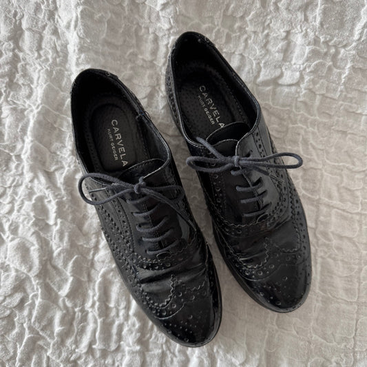 Schwarze Schuhe