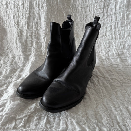 Black Boots