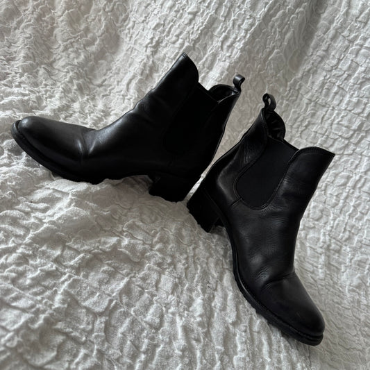 Black Boots