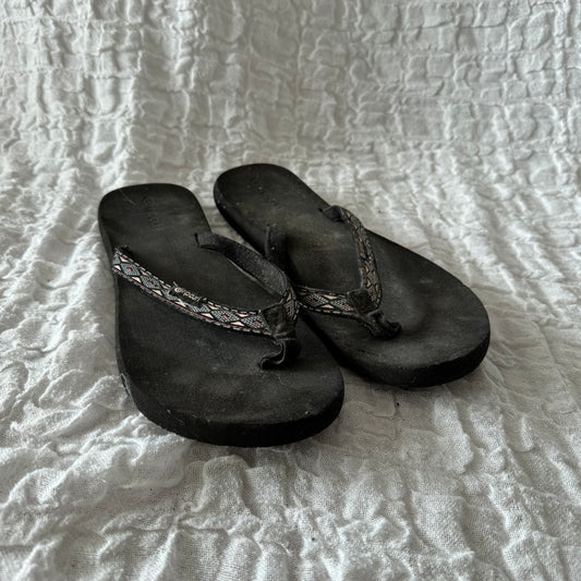 Schwarze Flip-Flops