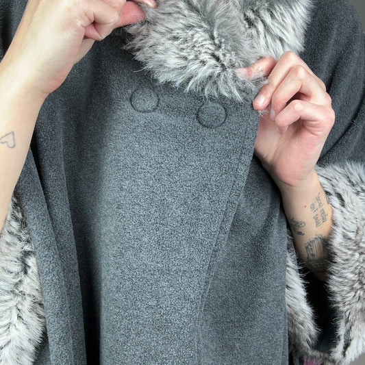 Gray Poncho / Cardigan with fake Fur on the arms