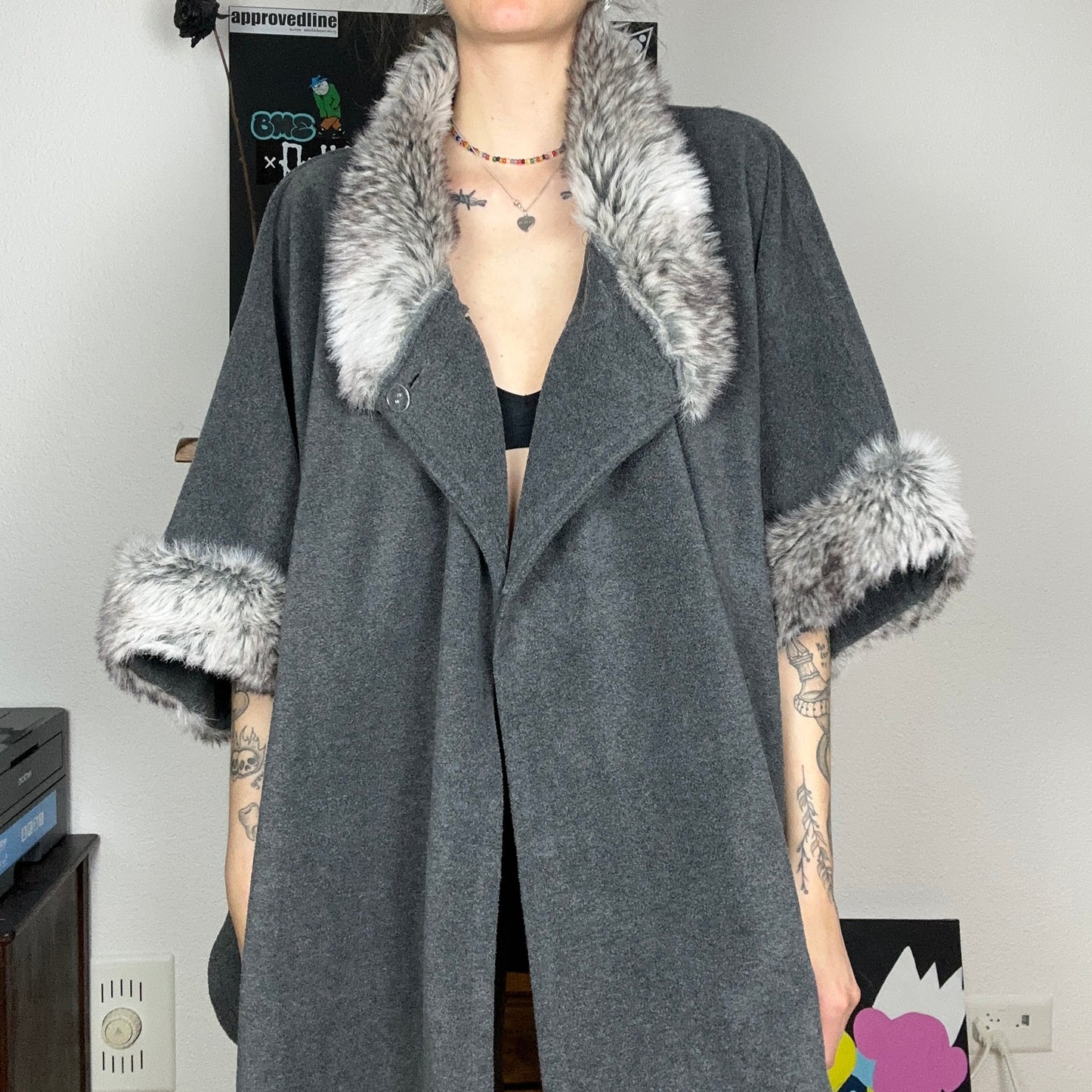 Gray Poncho / Cardigan with fake Fur on the arms