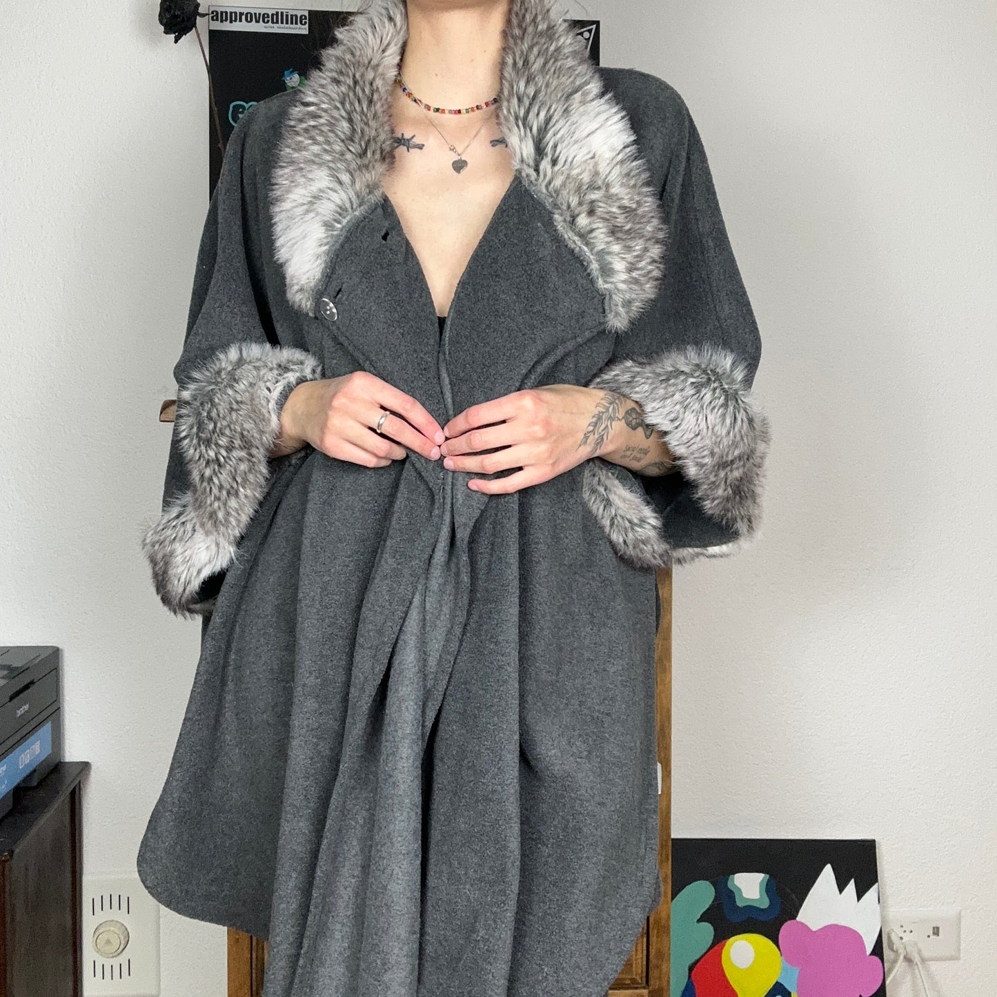 Gray Poncho / Cardigan with fake Fur on the arms