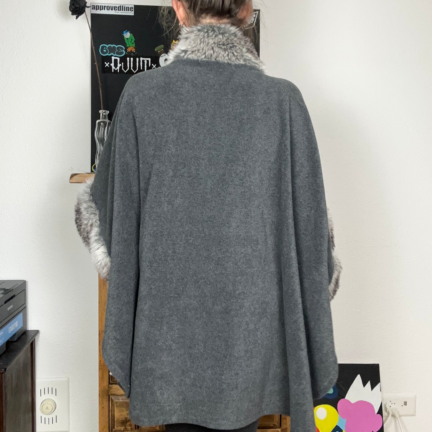 Gray Poncho / Cardigan with fake Fur on the arms