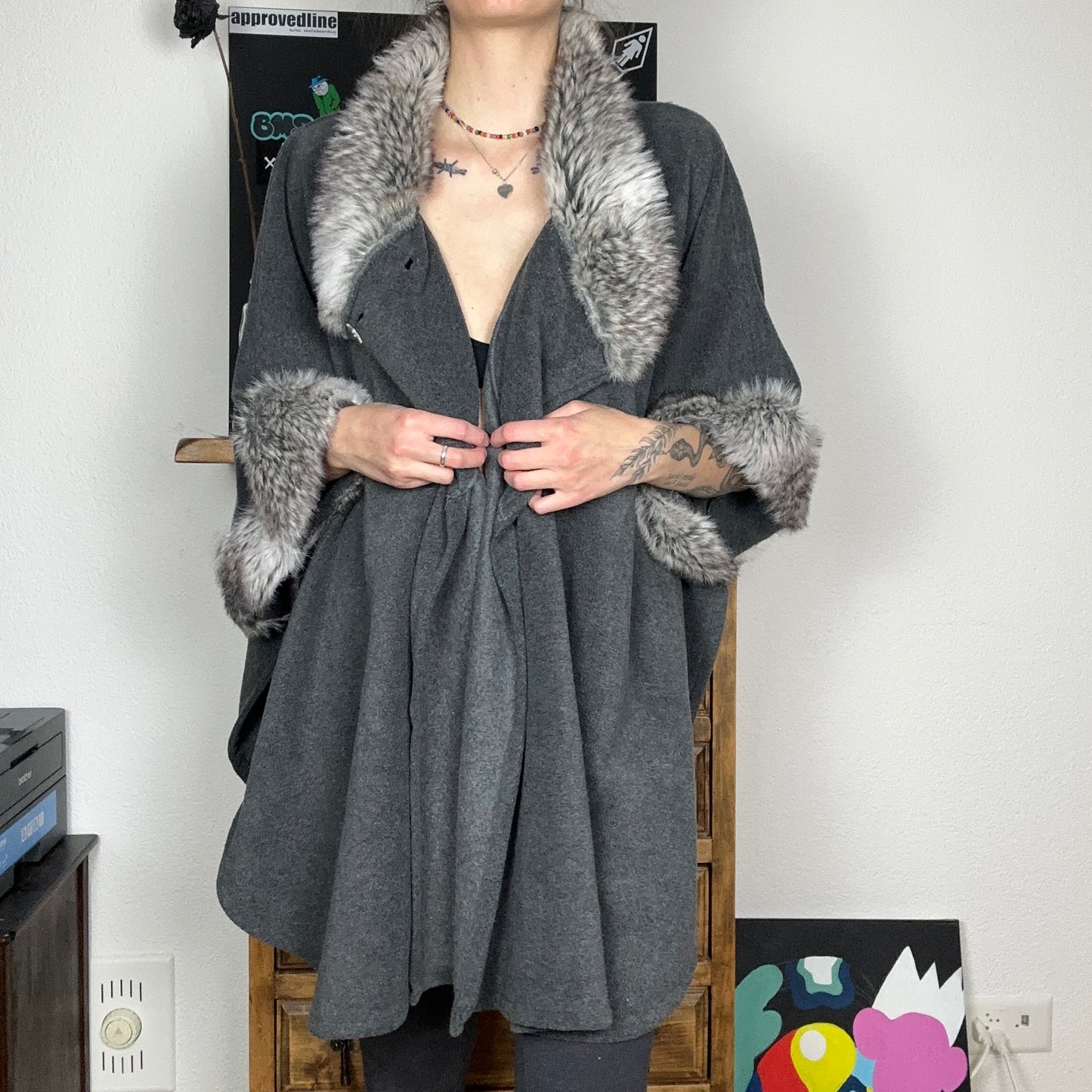 Gray Poncho / Cardigan with fake Fur on the arms